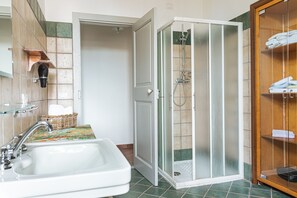 Shower, hair dryer, bidet, towels - BAGLIO OF SANTA MARINA (Milazzo)