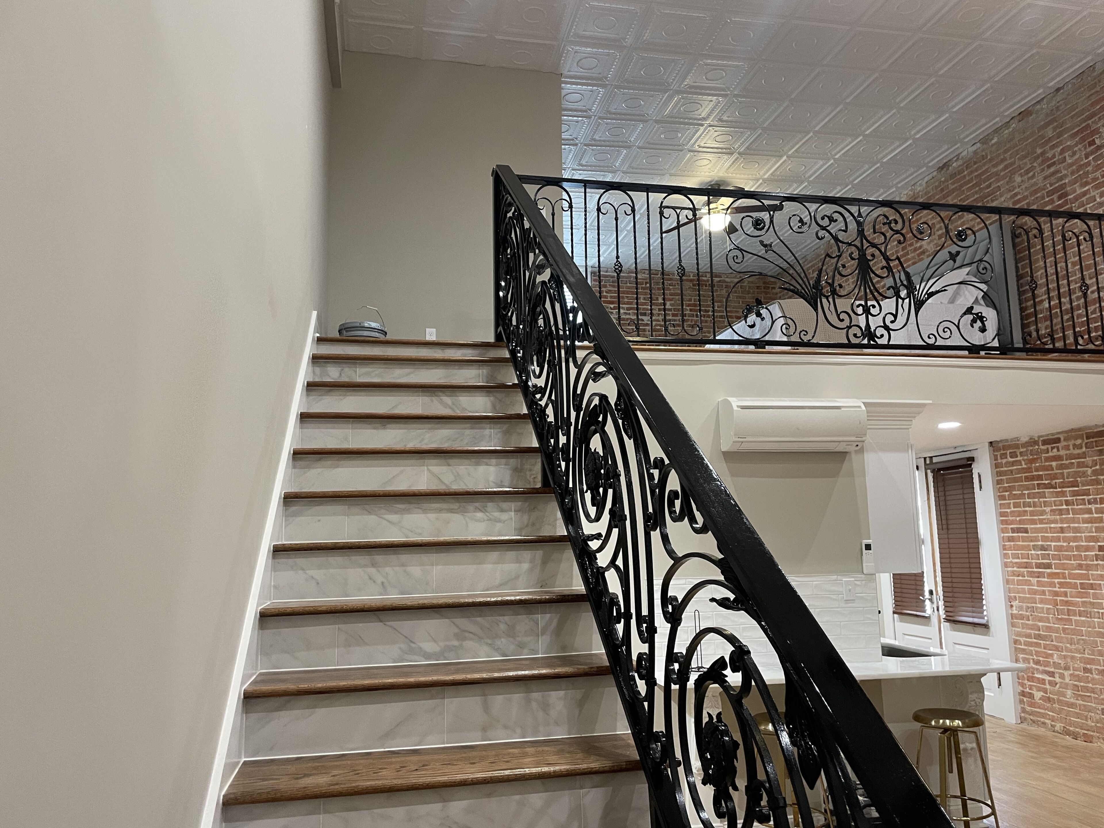 Historic loft apartment sleeps 6 suite B