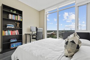 2 chambres, bureau, fer et planche à repasser, accès au Wi-Fi (inclus)