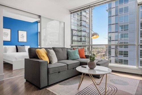 Heart of the City - 2BR, Prk, AC, Mountain Views