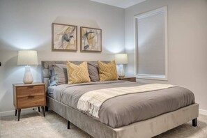 6 bedrooms, desk, iron/ironing board, free WiFi