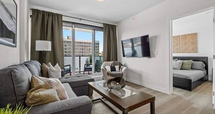Central 2BR in Kensington w/ Parking + AC