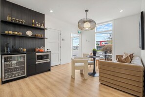 Smart TV y chimenea 