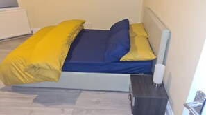 2 bedrooms, desk, WiFi, bed sheets - Entire Home/Flat In London (Great Links To Central) (London)