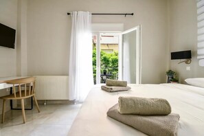 1 soverom, skrivebord, wi-fi (inkludert) og sengetøy