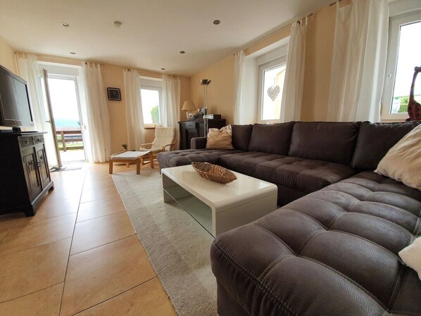 TV, fireplace, DVD player, ping pong - FeWo Zirkelstein, Landhaus Böhmer***** (Papstdorf)