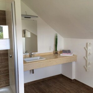 Shower, hair dryer, towels, soap - FeHa Schrammsteinblick, Landhaus Böhmer***** (Papstdorf)