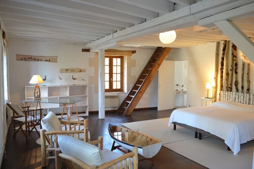 Mill with terrace on the water - variety, charm & space.
