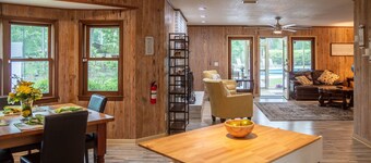 Country Estate Villa, Private Pool, 30min to Beach