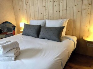 2 makuuhuonetta, silitysrauta/-lauta, vauvan matkasänky, internet