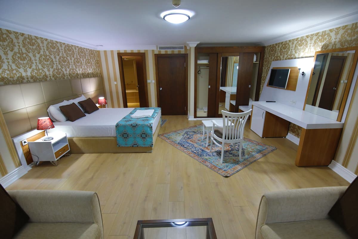Minibar, in-room safe, laptop workspace, free WiFi