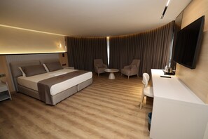 Executive Suite | Minibar, in-room safe, laptop workspace, free WiFi - Tiryandafil Otel (Darende)