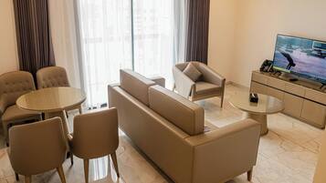 Family Room | Premium bedding, down comforters, minibar, in-room safe