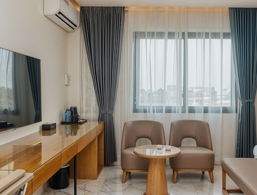 HOTEL EVEREST RDC