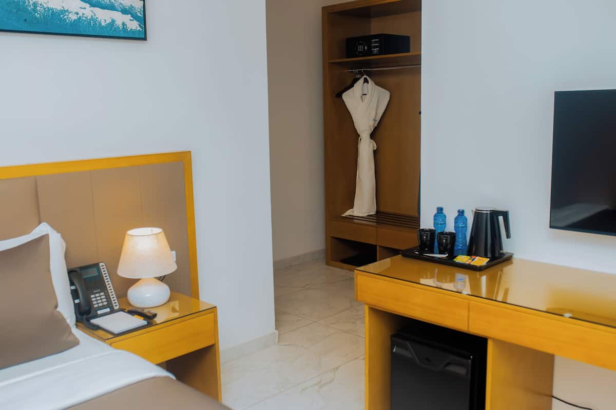 Economy Room, 1 Queen Bed | Premium bedding, down comforters, minibar, in-room safe