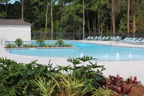 Pool - "Beachy Green" 2 Golf Carts, Beach, Pool, Sandestin, On Golf Course (Miramar Beach)