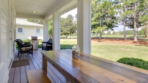 Outdoor dining - "Beachy Green" 2 Golf Carts, Beach, Pool, Sandestin, On Golf Course (Miramar Beach)