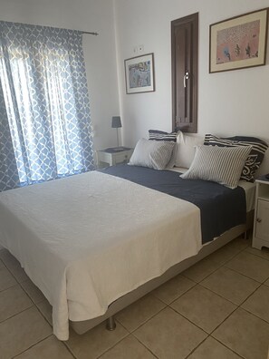 2 bedrooms, WiFi, bed sheets - Villa with spectacular sea and island views (Faros)