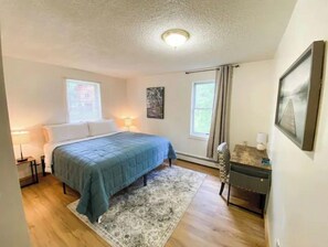 4 bedrooms, desk, free WiFi, bed sheets