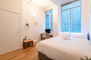 Basic Apartment, 1 Queen Bed - Beautiful 1 Bedroom Apartment Next to Southern Cross Station (Melbourne)