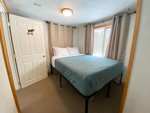 2 bedrooms, travel cot, WiFi, bed sheets - Comfy/Private Alaskan Cabin 1 (Fairbanks)