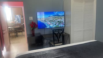 Deluxe eenpersoonskamer | Verduisterende gordijnen, een strijkplank/strijkijzer, gratis wifi