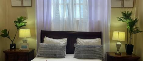 Cortinas blackout, tabla de planchar con plancha y wifi gratis