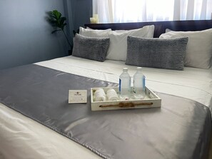 ستائر تعتيم  ومكواة/لوح كي وواي فاي مجانًا