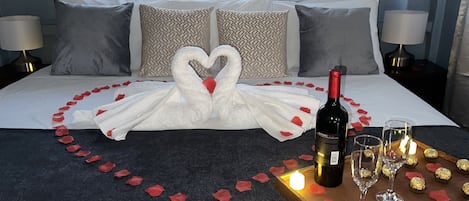 Deluxe Single Room | Blackout curtains, iron/ironing board, free WiFi