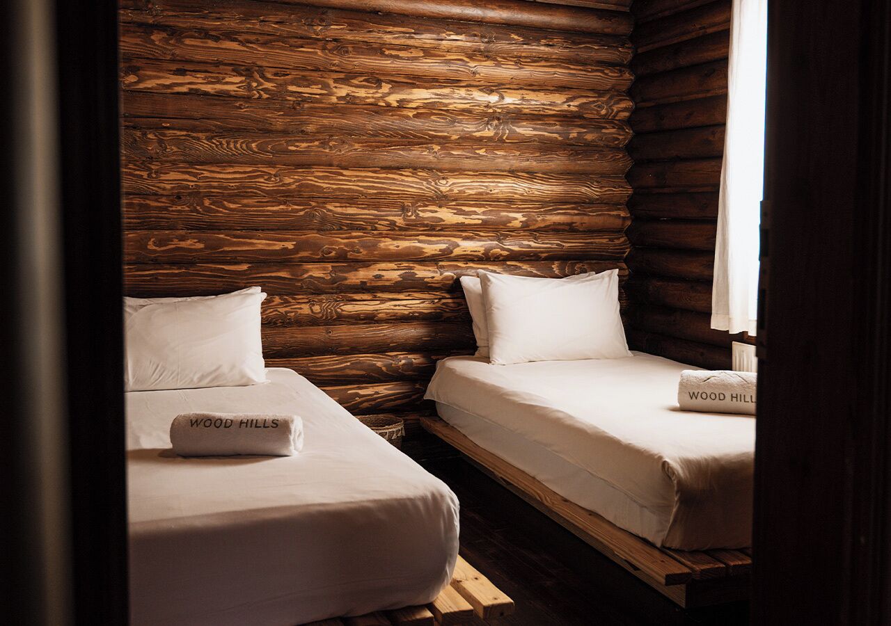 Ameublement personnalisé, fer et planche à repasser, draps fournis