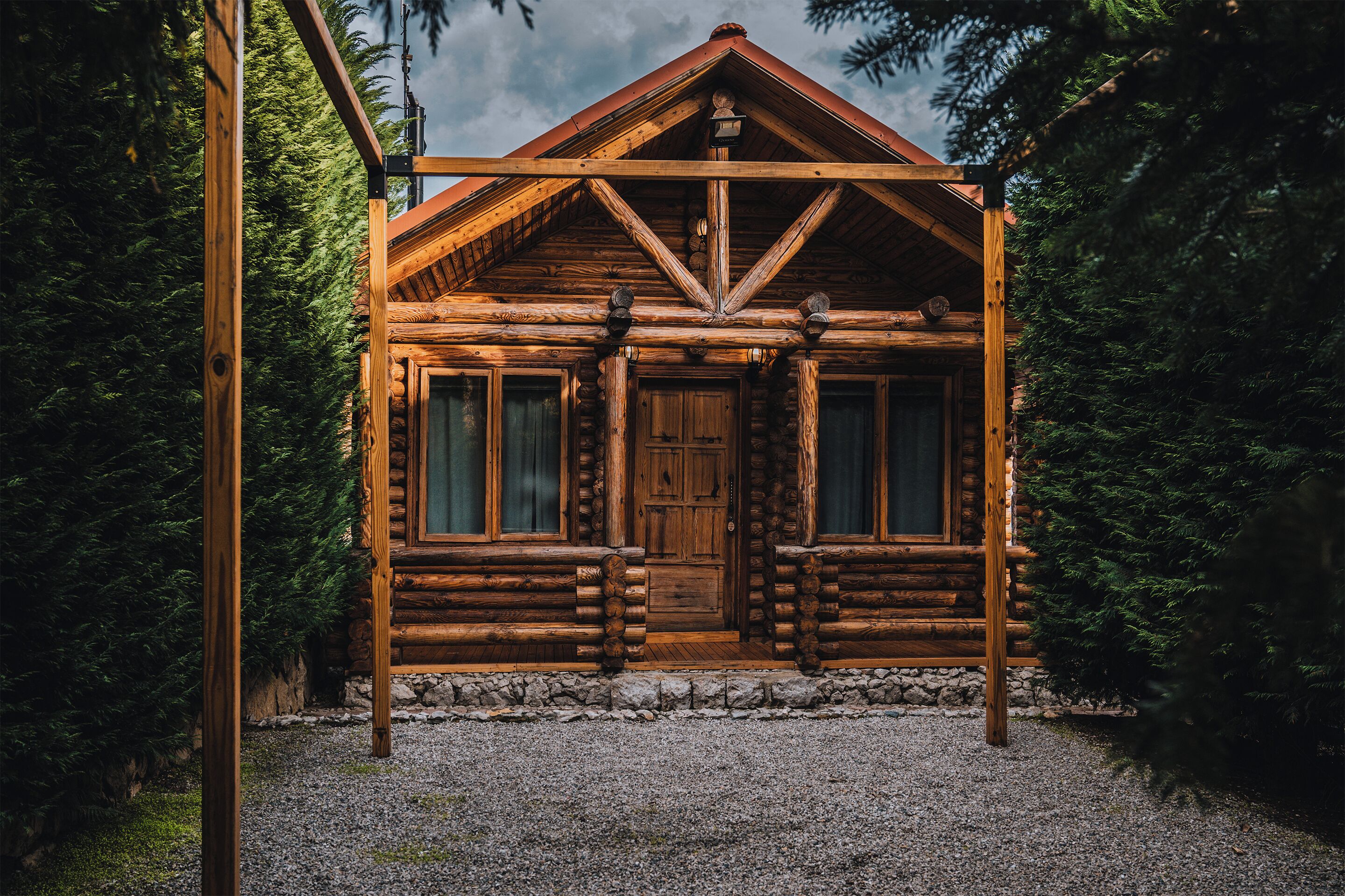 Bungalow 2 Bedrooms Mountain View | Individually furnished, iron/ironing board, bed sheets