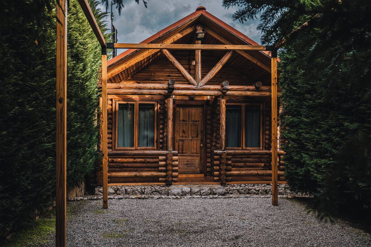 Bungalow 2 Bedrooms Mountain View | Individually furnished, iron/ironing board, bed sheets