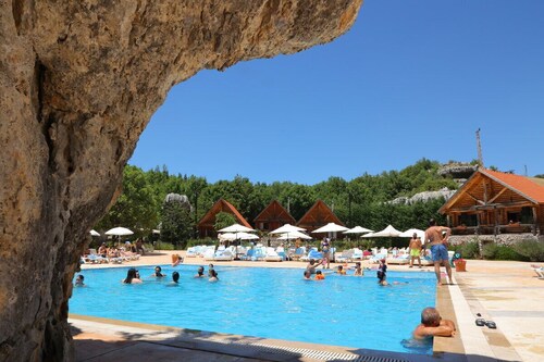 Wood Hills Hotel & Resort