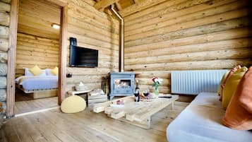 Royal Bungalow Pool View | Living area | 32-inch LCD TV with satellite channels, TV