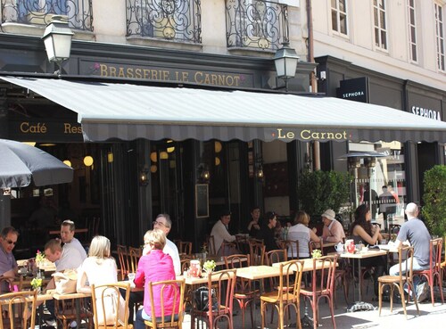 Luxury vigneron's home, secluded garden, a/c, in prestigious Puligny Montrachet 