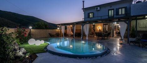 Outdoor pool, pool loungers