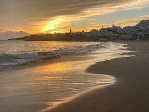 On the beach, sun loungers - 22D seafront apartment with pool (Luz, Faro)