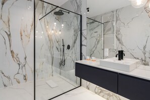 Bathroom - One-bedroom Apartment Wilczak by Renters (Poznan)