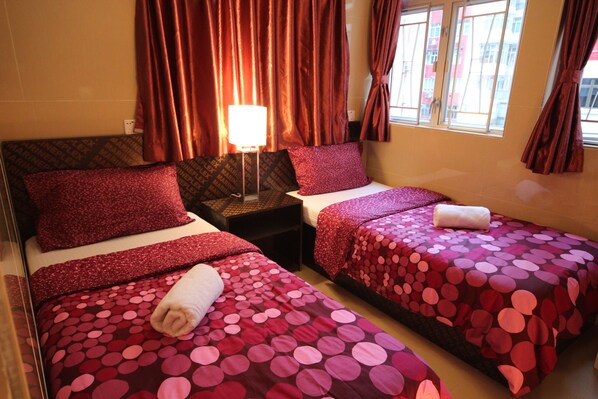 Room | Premium bedding, down comforters, memory foam beds, minibar - Hong Kong Hostel (Hong Kong)