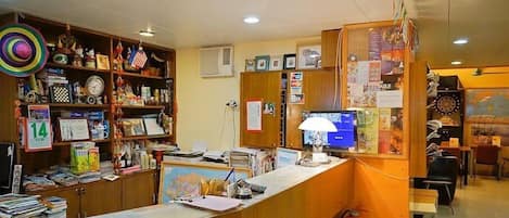 高級寢具、羽絨被、記憶棉床墊、迷你吧