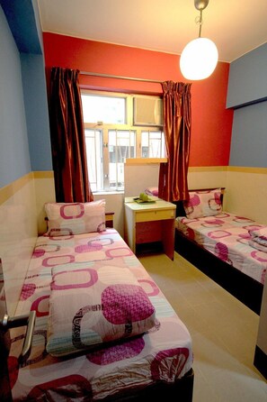 Room | Premium bedding, down duvets, memory-foam beds, minibar - Hong Kong Hostel (Hong Kong)