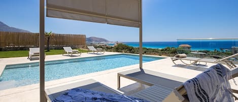 حمّام سباحة خارجي