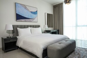 Caja de seguridad en la habitación, escritorio y cortinas blackout 