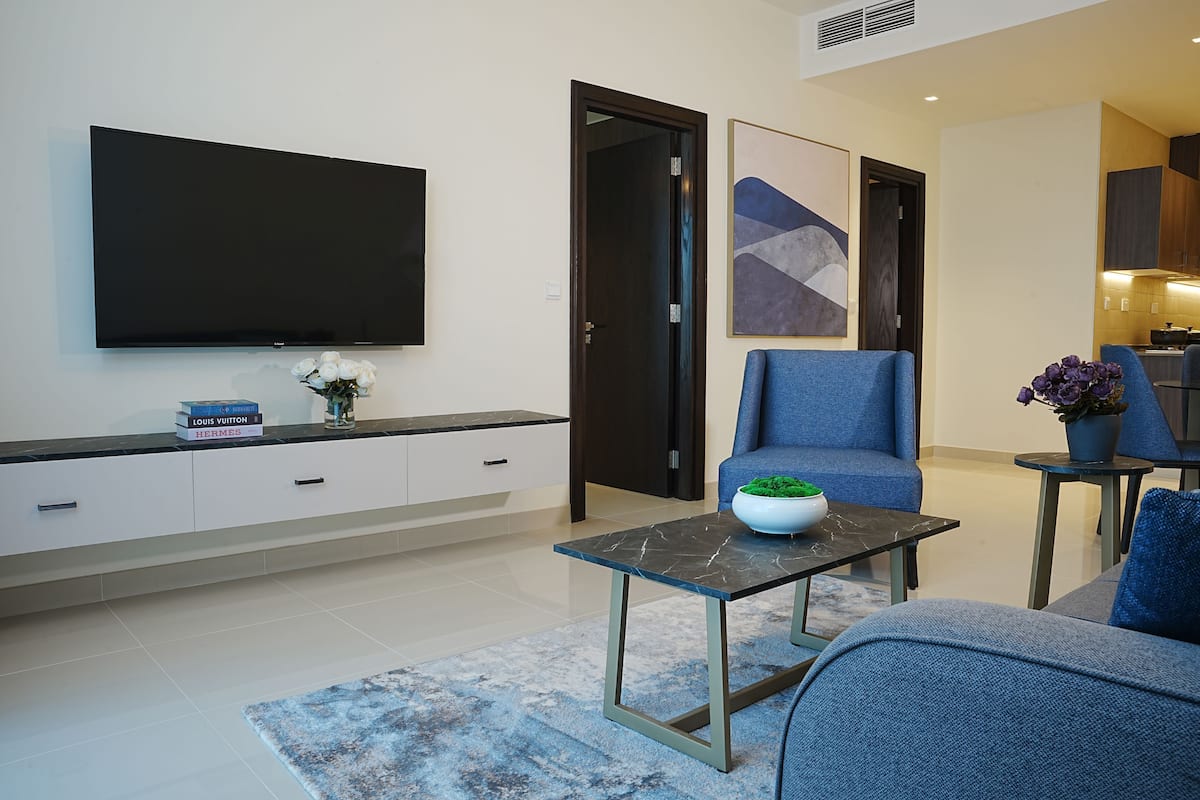 207 | One Bedroom | Sofa Bed | 起居區 | 55-吋智慧型電視、數位頻道、電視