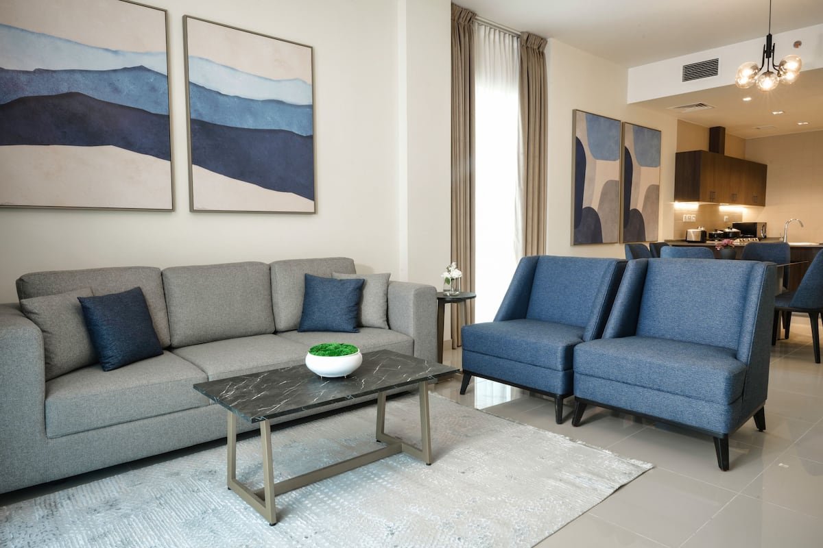 409 | Three bedroom apartment | Zona de estar | Smart TV de 55 pulgadas con canales digitales, una televisión