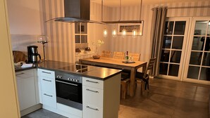 Kaffetrakter/tekoker, kjøleskap, mikrobølgeovn og ovn