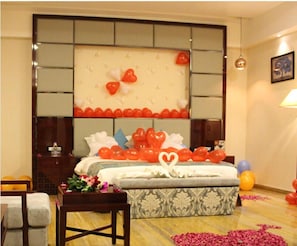 Club Room | 1 bedroom, free WiFi