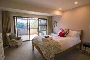 2 bedrooms, laptop workspace, iron/ironing board, bed sheets
