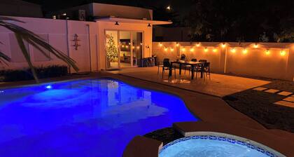 Luxury 5 Bedroom Home, 3 Minute Walk from the Beach