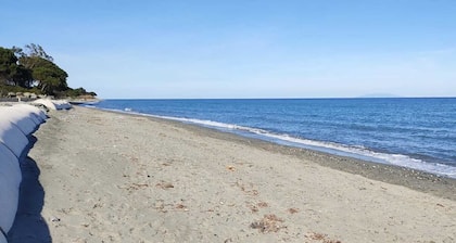 Beautiful flat , rated 2 stars on the beach